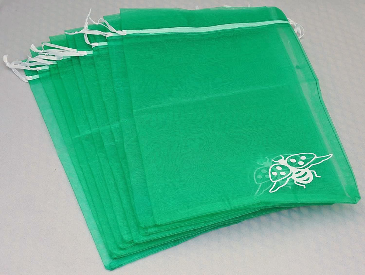 Photo of a series of fruit protection bags.